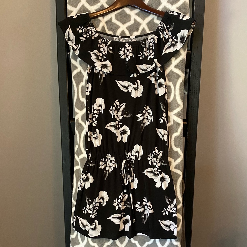 White House Black Market Sleeveless Tunic Top